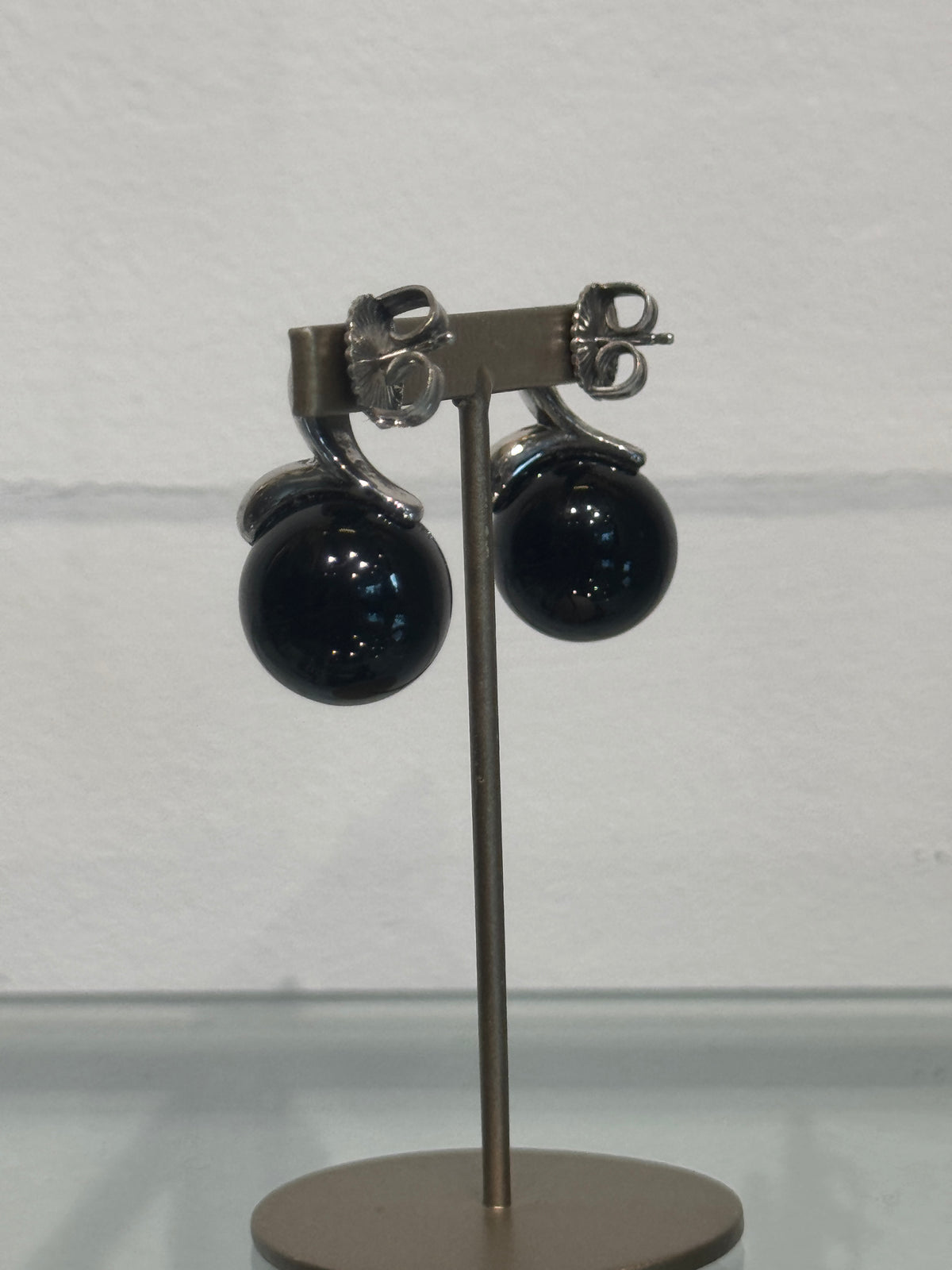 ブラックオーブピアス（オニキス）