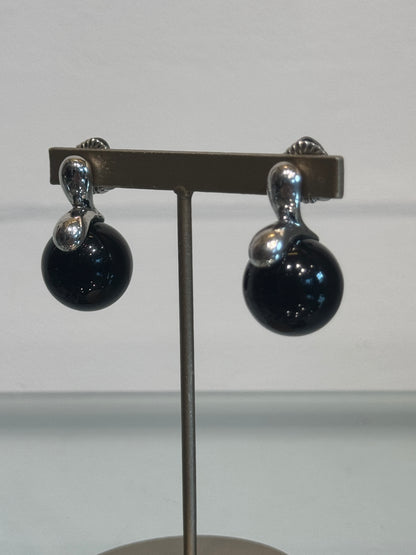 ブラックオーブピアス（オニキス）