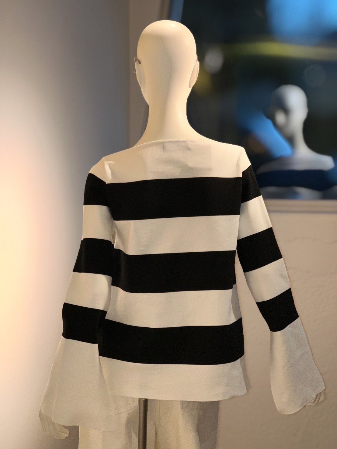 フィットテックボートネックニット