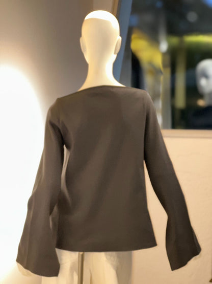 フィットテックボートネックニット