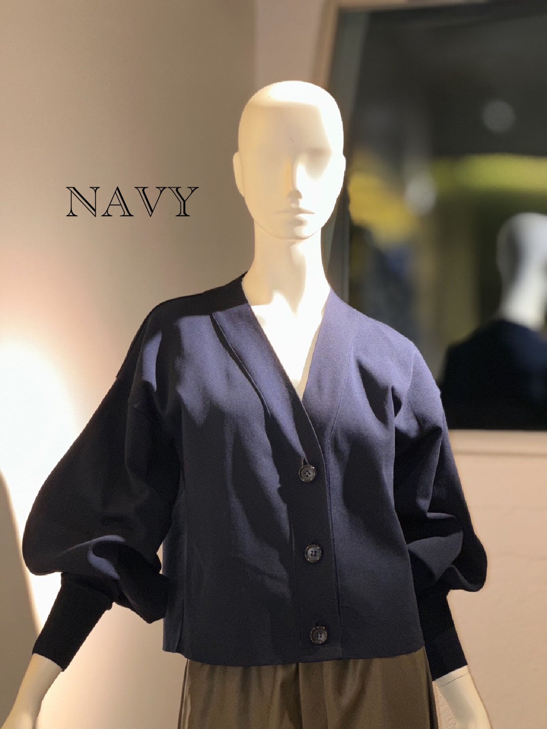 フィットテックショートＶネックカーディガン（NAVY）