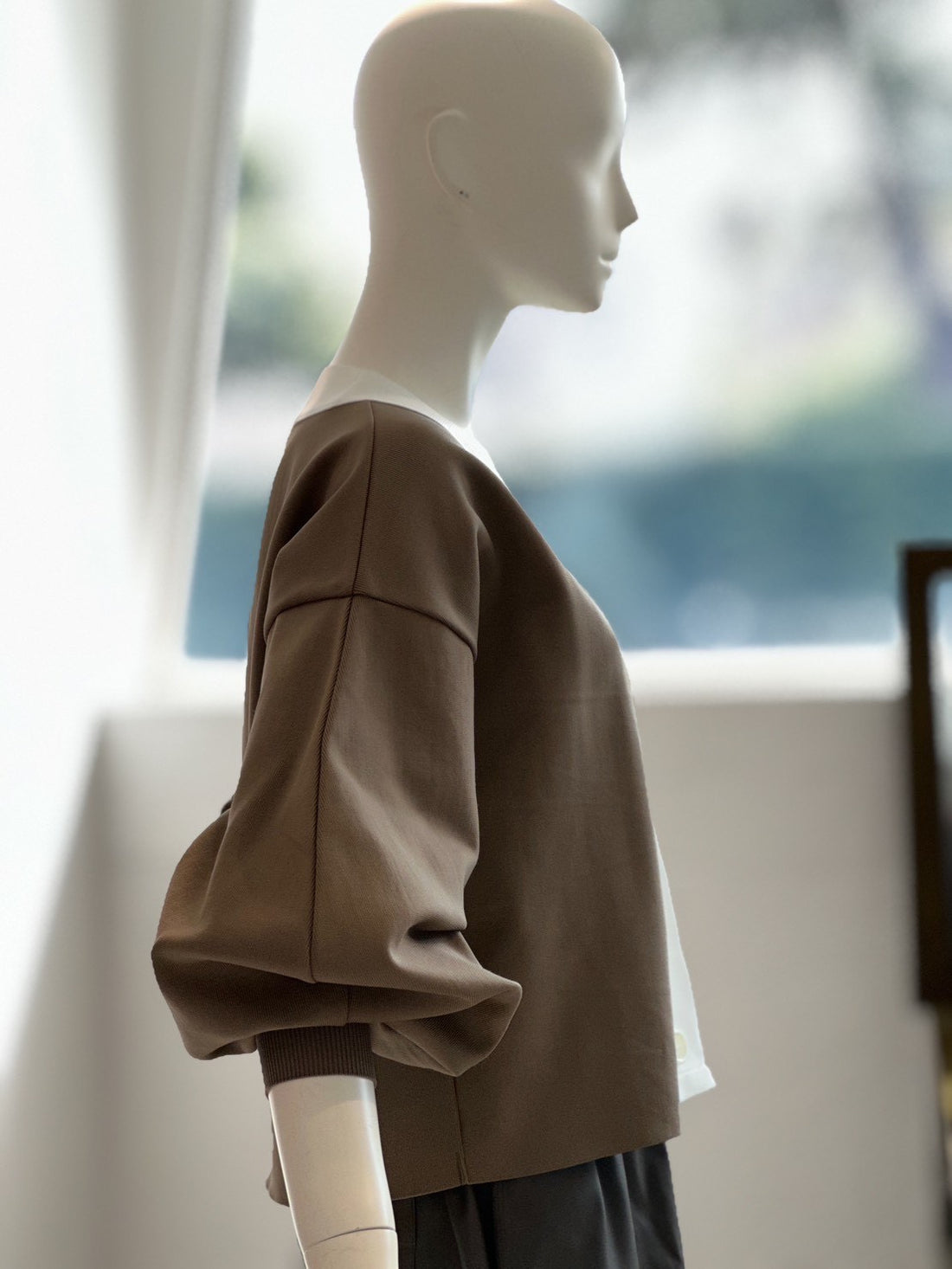 フィットテックショートＶネックカーディガン（TAUPE×WHITE）