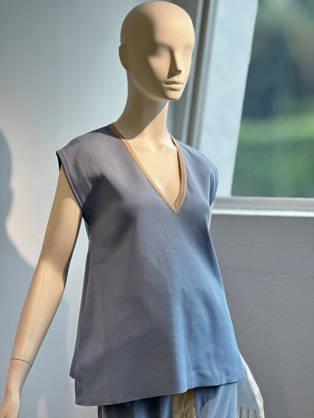フィットテック Aラインノースリーブ Vネック(BLUEGRAY×BEIGE)