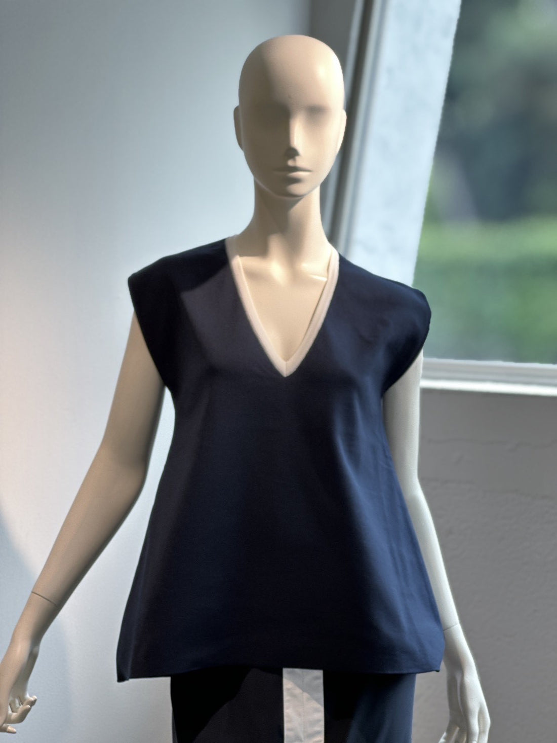 フィットテック Aラインノースリーブ Vネック(NAVY×WHITE)