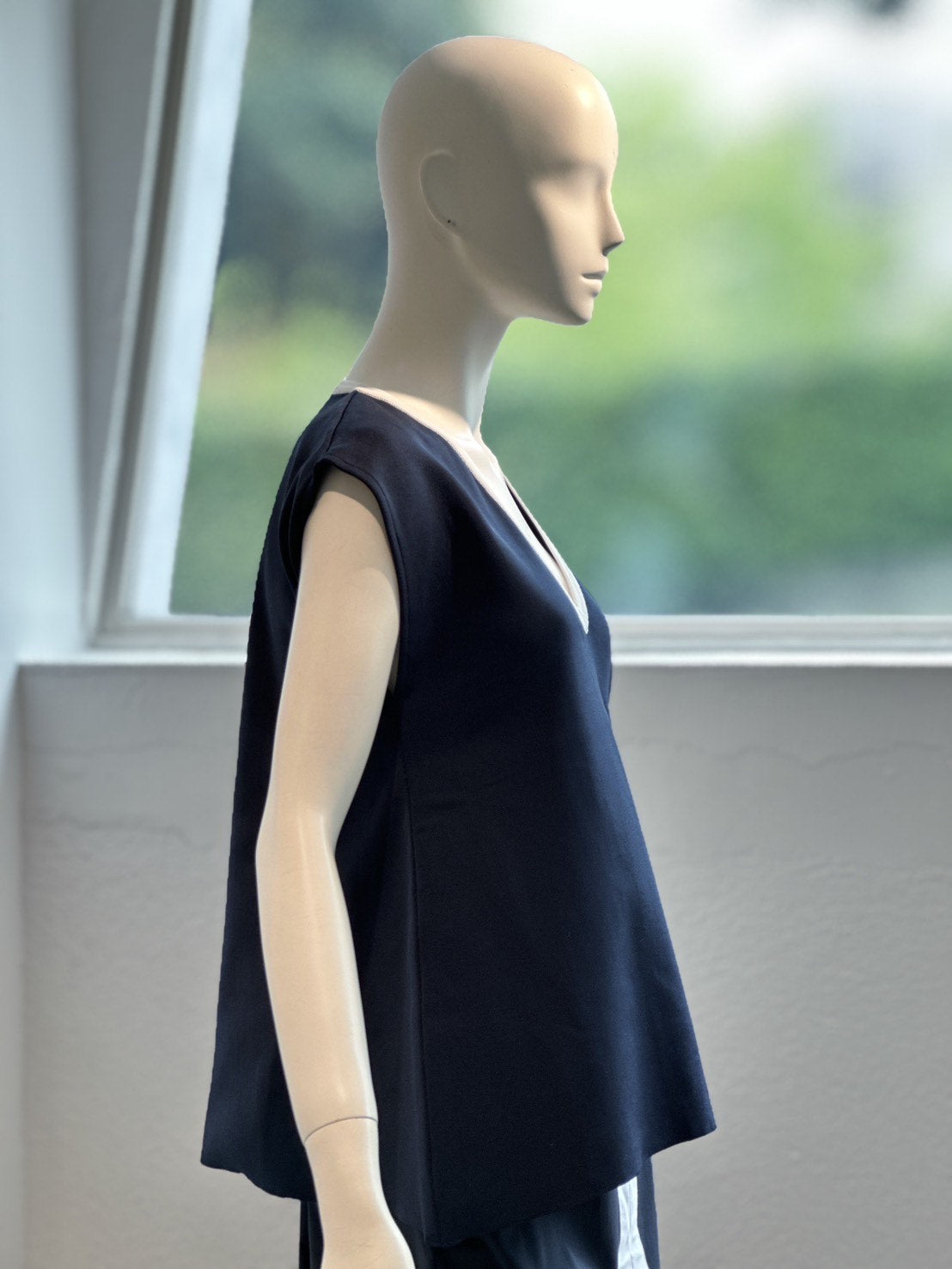 フィットテック Aラインノースリーブ Vネック(NAVY×WHITE)